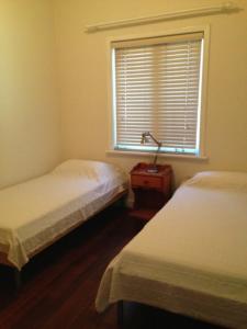 A bed or beds in a room at Parmelia House