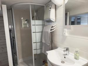 Koupelna v ubytování Duplex neuf à 30s des plages