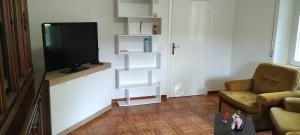 a living room with a couch and a television at La casa di Gianfri in Esanatoglia