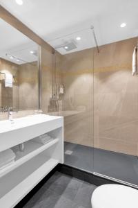 Um banheiro em Hotel Beau Rivage