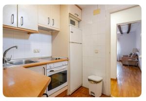 Kuchnia lub aneks kuchenny w obiekcie El Apartamento en Ópera Palacio Real