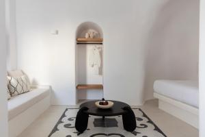 CASASUNSHA Hybrid Retreat Santorini 객실 침대