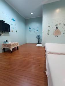 Ένα ή περισσότερα κρεβάτια σε δωμάτιο στο Xiaoliuqiu Guest House