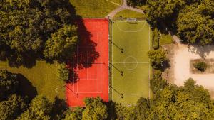 Tenis a/nebo squash v ubytování Borgo San Luigi nebo okolí