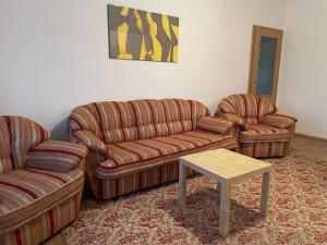 a living room with two couches and a table at Apartament Techirghiol in Techirghiol