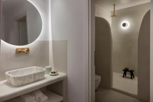 CASASUNSHA Hybrid Retreat Santorini 욕실