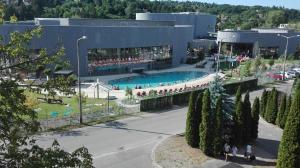 Bazén v ubytování Fortuna Hotel nebo v jeho okolí