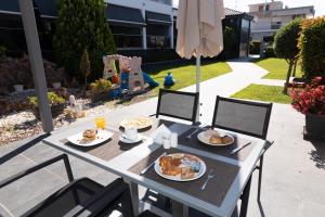 Φαγητό σε αυτό το διαμέρισμα ή κάπου εκεί κοντά