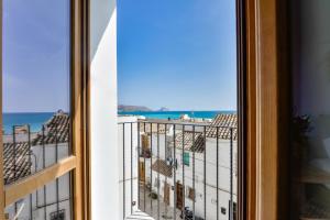 a window with a view of the ocean at MIMAR ALTEA ROOMS - Tranquil in Altea