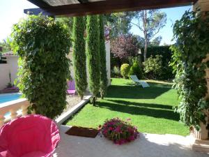 Jardín al aire libre en Villa ClaireLou