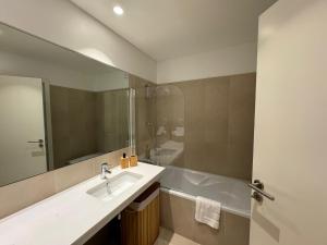 Ένα μπάνιο στο Funchal Next Corner Plaza +98 φωτογραφίες