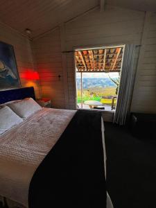 Postel nebo postele na pokoji v ubytování Chalés da Pedra + 69 fotografií