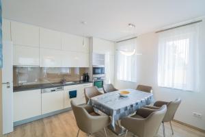 Photo de la galerie de l'établissement Blue Apartman Szántód, à Szántód 5 autres photos