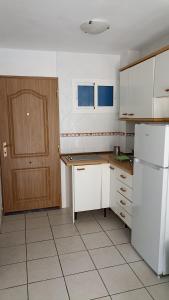 Kuchyň nebo kuchyňský kout v ubytování Bonito y moderno estudio con vistas al mar