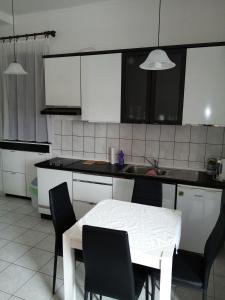 Kuchyň nebo kuchyňský kout v ubytování Apartment Šibenik Mandalina