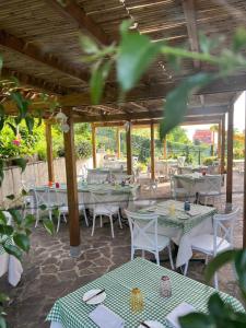 A restaurant or other place to eat at Hotel Meri 1956 Locanda e Cucina