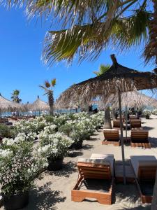 a beach with a bunch of chairs and an umbrella at Hotel Imperial in Spille