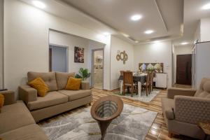 A seating area at Skyline Premium Properties