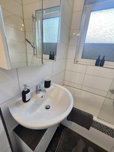 Bilik mandi di EcoCube 143 - Balkon, 3Zimmer, Waschmaschine, Backofen, Badewanne, 5P +13 gambar