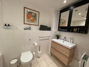 Lombok Apartment near Old Street,Islington,Angel的一间浴室