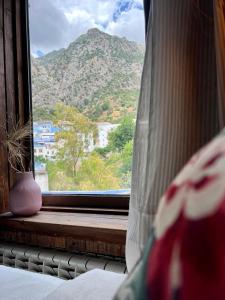 A general mountain view or a mountain view taken from a panziókat