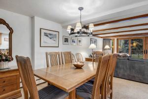 Χώρος καθιστικού στο Lodge at Lionshead 104 +16 φωτογραφίες