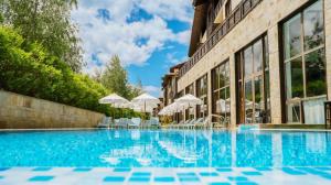 Bazén v ubytování Terra complex -D6 - Balkan private apartment-Spa Sking Golf and Relax nebo v jeho okolí