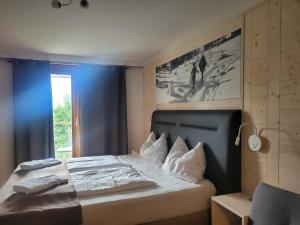 Postel nebo postele na pokoji v ubytování Jägerhotel