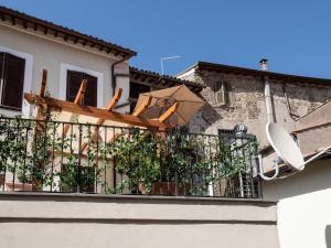 A balcony or terrace at Eleganza in Centro sul Lago - Anguillara Sabazia