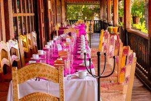 Restaurace v ubytování Zirahuen Forest and Resort