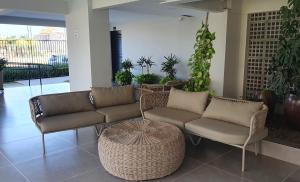 a living room with a couch and chairs and a table at Apto condomínio conforto e ótima localização in Lucas do Rio Verde