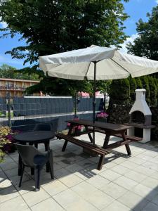 Un patio sau altă zonă în aer liber la Pokoje gościnne Estera