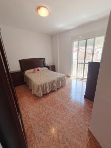 a bedroom with a bed with a pink dog on it at Apartamento para 8 personas en Alcalá de Xivert in Alcalá de Chivert +2 photos