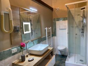 Koupelna v ubytování OASI LIGNANA Suite Apartments