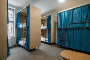Postel nebo postele na pokoji v ubytování Happy Street Hostel