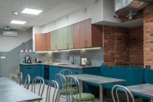 Kuchyň nebo kuchyňský kout v ubytování Happy Street Hostel