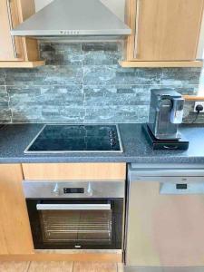 Kuchyň nebo kuchyňský kout v ubytování Hollymount House Carndonagh