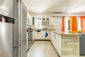 Gallery image of 2 Bed Sea View PrivBeach Free Parking in Runaway Bay