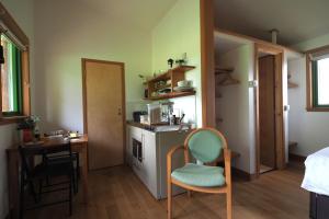 Una cocina o cocineta en Marcassie Farm Lodges - Hazel Studio