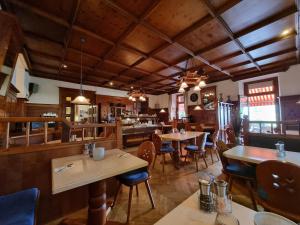 Restauracja lub miejsce do jedzenia w obiekcie Hotel Gasthof Post