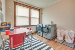 RamsaySpacious Home in Ramsay 9 Smart TVs and Pool Table!的相册照片