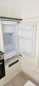 Nhà bếp/bếp nhỏ tại Central and Trade Fair near Flat