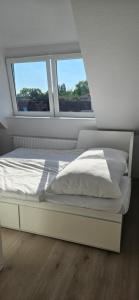 Giường trong phòng chung tại Central and Trade Fair near Flat +6 ảnh