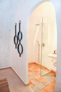 תמונה מהגלריה של White Curves Santorini באקרוטירי
