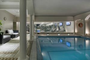 Πισίνα στο ή κοντά στο Emperador Hotel Buenos Aires