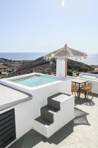 תמונה מהגלריה של White Curves Santorini באקרוטירי