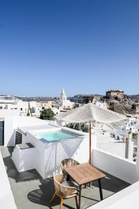 תמונה מהגלריה של White Curves Santorini באקרוטירי