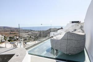 תמונה מהגלריה של White Curves Santorini באקרוטירי