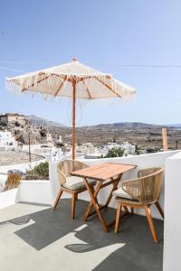 תמונה מהגלריה של White Curves Santorini באקרוטירי