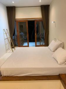 Voodi või voodid majutusasutuse Lombok Coconut Hotel toas